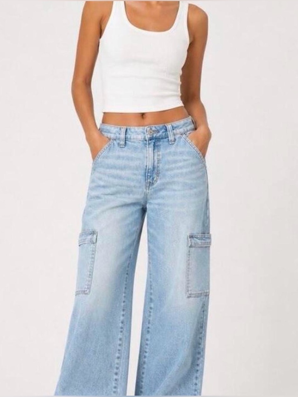 American Eagle Outfitters light blue denim jeans